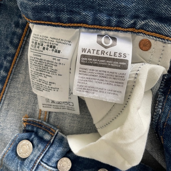 SOLD Levi’s Wedgie Fit Jeans - Picture 2 of 6